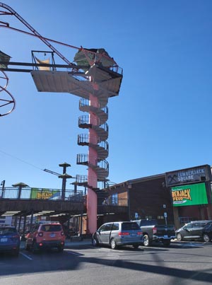 Restaurants, Attractions and Shopping in Pigeon Forge at Lumberjack Square - Waldens Landing