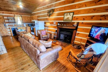 Pigeon Forge Cabin with Fireplace